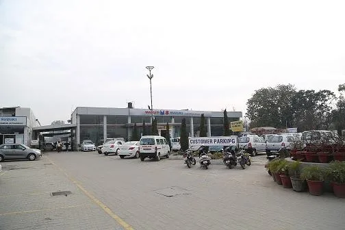 Maruti Suzuki Arena Showroom Hoshiarpur Automobiles