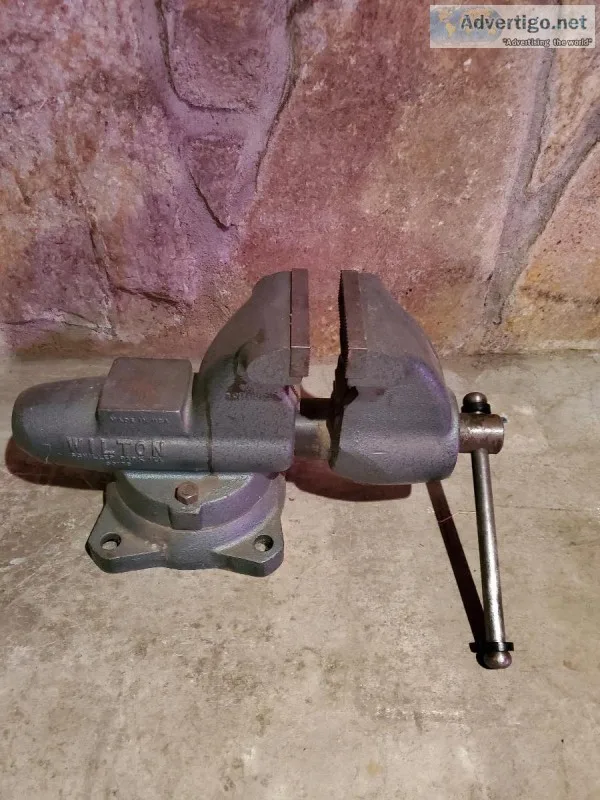 BENCH VISE