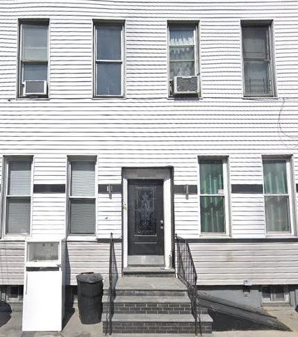 ID  1369404 Sunny and Spacious Apartment