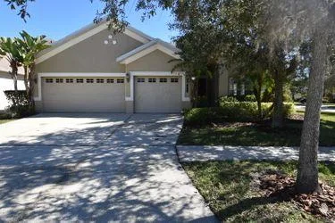 This comfortable house located in the gated community of Grand H