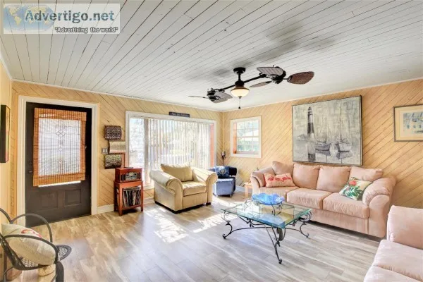 JUST LISTED  AWESOME LOCATION 