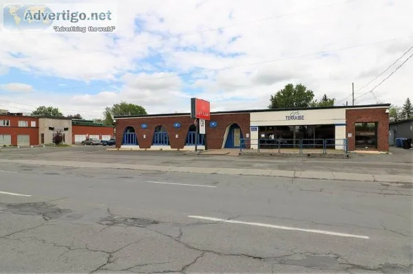 LOCATION OF CHOICE on main road South Shore of Montreal