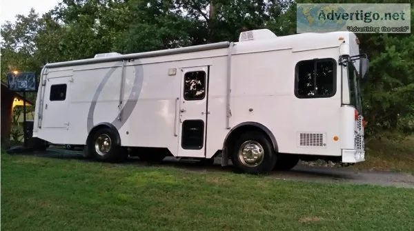 2001 Thomas Bus &ldquoFred Rogers&rdquo RV Custom Built