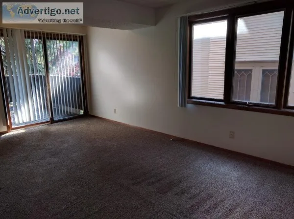 Large 2BR 1.75BA Near UNL Downtown with Private Laundry and Balc