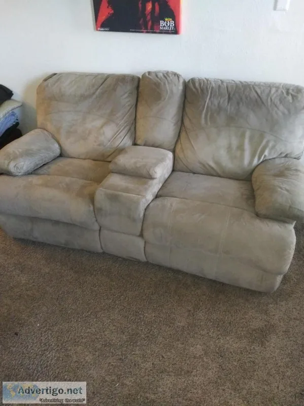 Dual Recliner W Center Storage