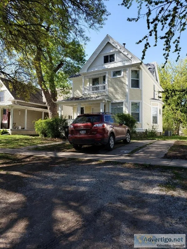 Large Remodeled 6BR 1Attic 2.5BA House Near UNL and Downtown
