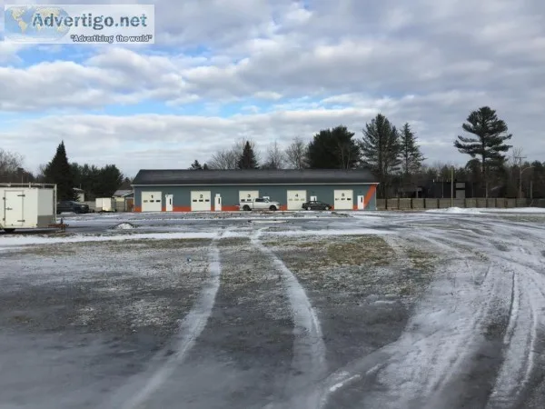 Batisse commerciale &agrave moins d un km de l aut. 40 &agrave T