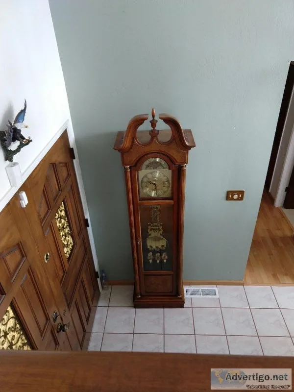 Beautiful Howard Miller Grand Father clock