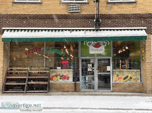 Food retail very well located in   the Village   Montreal