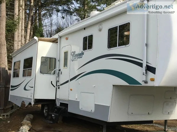 2005 Corsair 30ft 5th Wheel