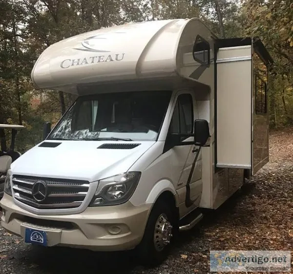 Like new 2017 24 ft. Thor Chateau 24HL w2 slides