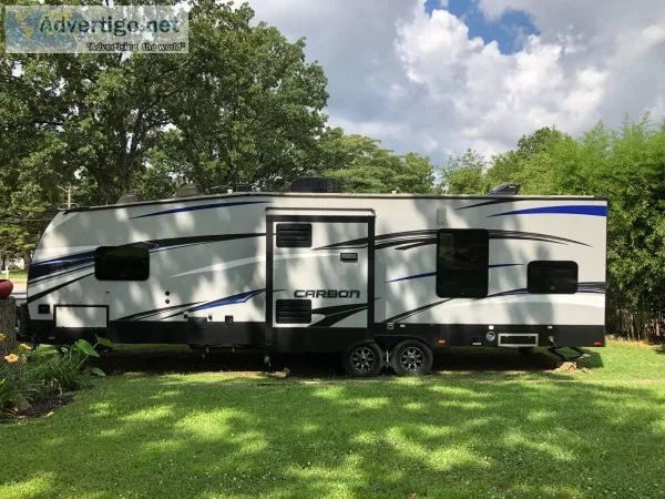 By Owner 2017 Keystone Carbon 35ft toy hauler w 2 slides