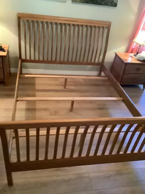 Queen sleigh bed and blanket chest