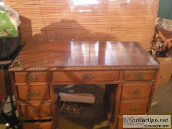1930 s Mahogony Keyhole Desk