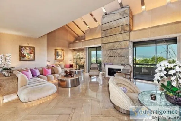 spectacular condo with guest suite