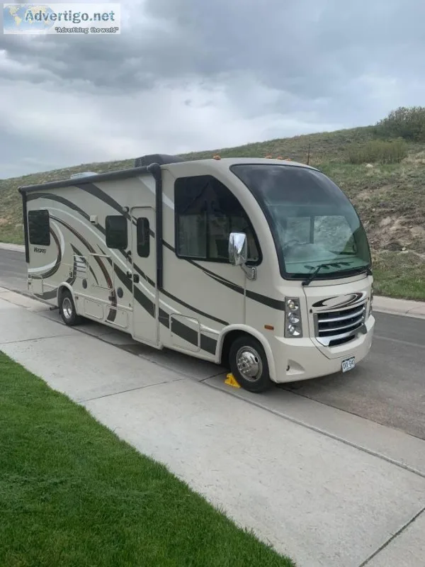 Like new 2016 26 ft. Thor Vegas wslide