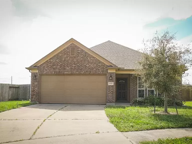 3 beds 2 baths single family home for rent in Rosenberg TX 77471