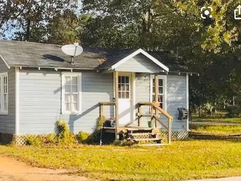 2 beds 1 bath single family home for rent in Cleveland TX 77327
