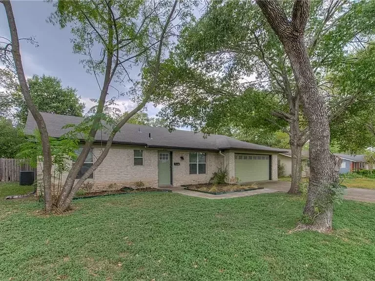 4 beds 2 baths single family home for rent in Austin TX 78757