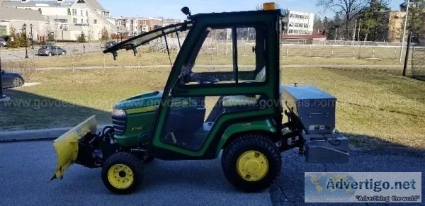 2017 John Deere Signature Series X739 Tractor(wCabPlowS altSprdr