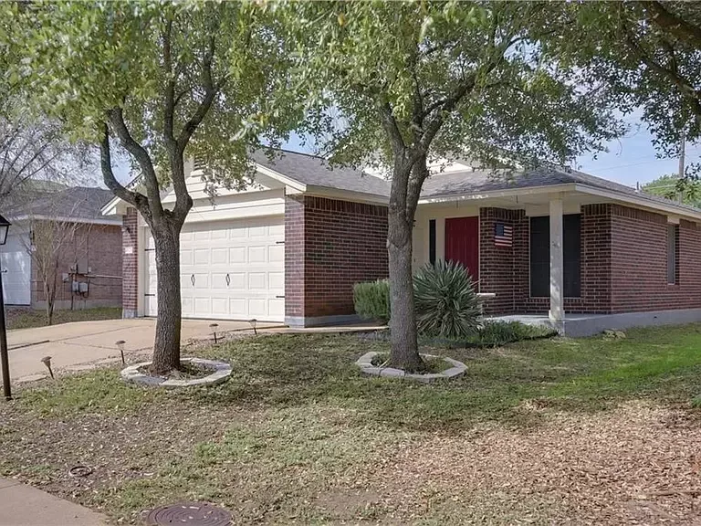 3 beds 2 baths single family home for rent in Austin TX 78748