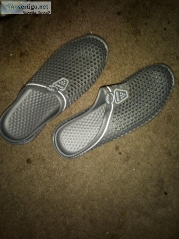 Selling new breathable shoesGray and white