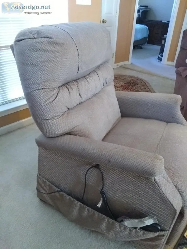 Lazy boy recliner lift chair