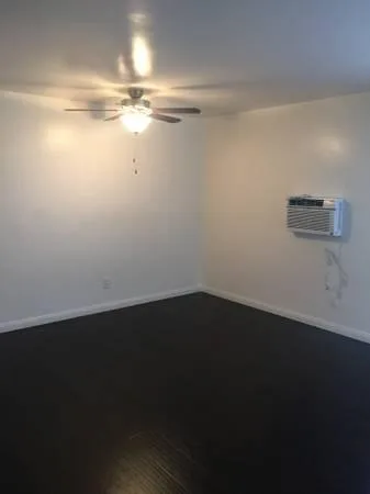 500ft2 - Newly Renovated Studio Right Next to USC Campus -- Avai