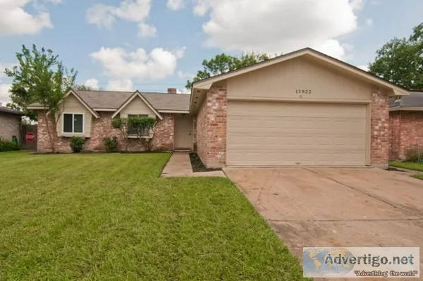 Welcome to 13822 Towne Way Dr Sugar Land TX 77498