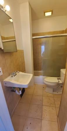 2br - 4310 lower Sheridan Rd (Kenosha)