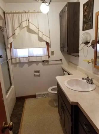 2br - BEAUTIFUL RED BRICK HOME( 1000 s. Giant city rd.) (Carbond