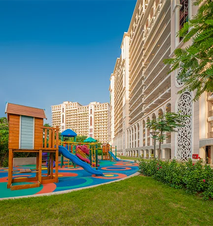 DLF Skycourt &ndash Ready to move 3BHK with Uber-Sized Skydecks