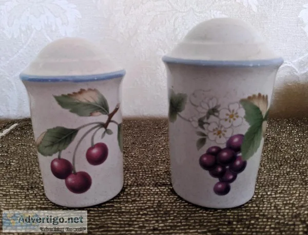 Savoir Vivre Luscious JJ017 Salt and Pepper Shaker Set Blue Whit