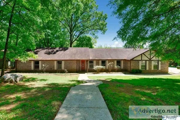 Renovated 4 bedroom single level home in South Huntsville