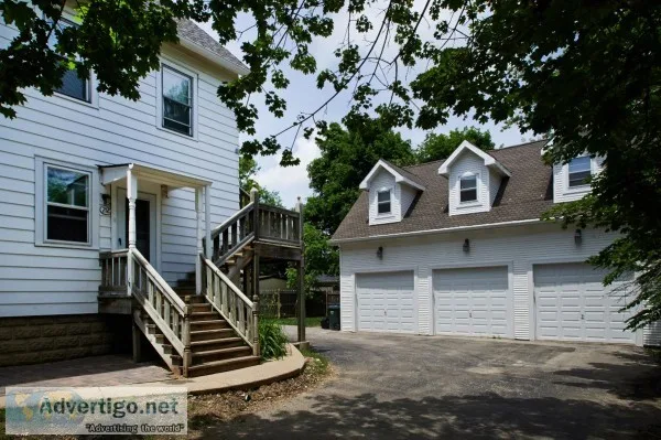 3 Bed Near Barrington Metra - 212 W Russell St Unit 2