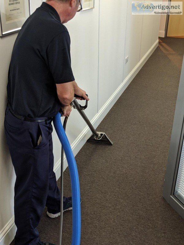 Find The Commercial Window Cleaning in Milton Keynes  Cleana Mot