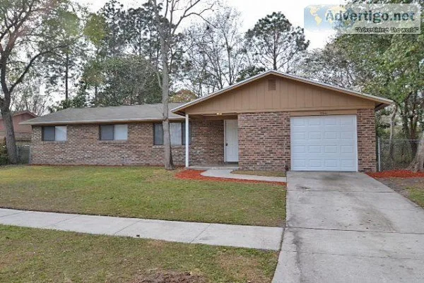 Welcome to 9941 Moss Side Ln Jacksonville FL