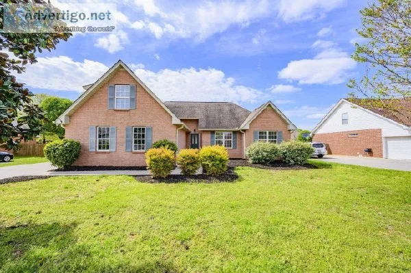 Beautiful 3 bed 3 bath home with large bonus over the garage