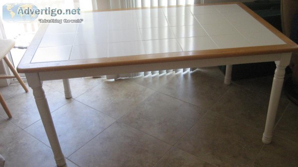 Table white tiles