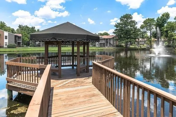 2br - 900ft2 - Leasing Now Stylish Features Walk In