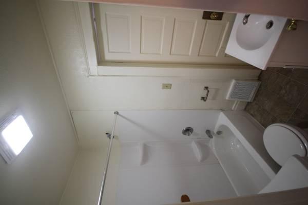800  2br - 2 bedroom apt for rent and 12 bedroom ASAP