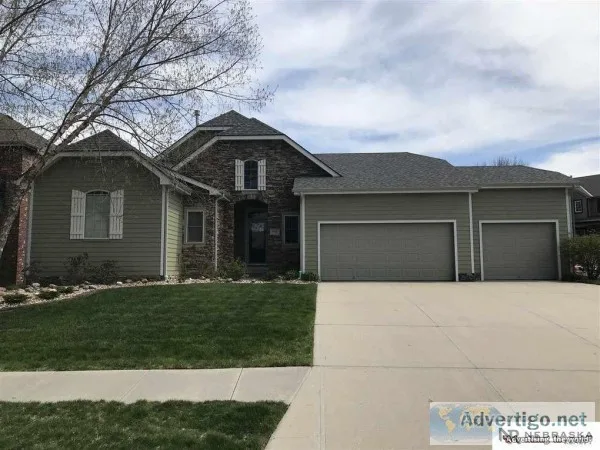 Very open and welcoming plan 4 bedrooms 3 bathrooms