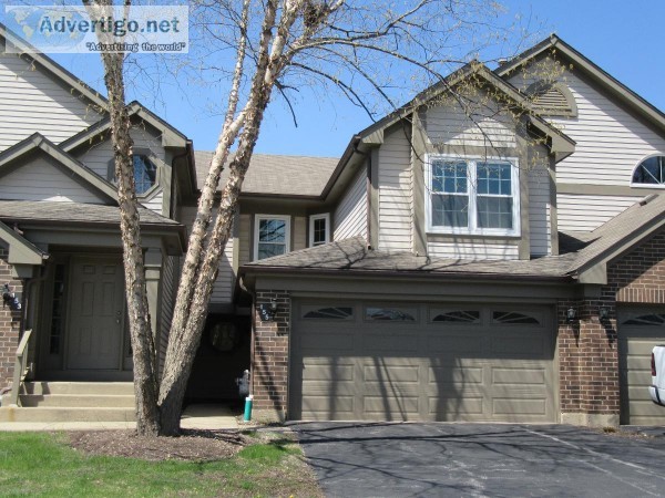 LIGHT AND BRIGHT 2 STORY BEAUTIFUL TOWNHOME IN THE VILLAS OF OAK