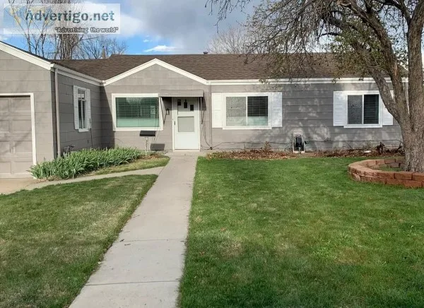 Great Large 3Bedrooms 1bath home Nice neighborhood - near light 