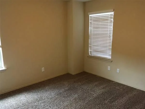 4br - 2243ft2 - This GEM can be your next home with a background