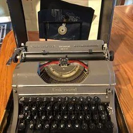 1940s hardcase Universal typewriter