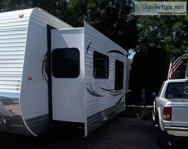 Like New 2018 HY-LINE Premier 35 wslide