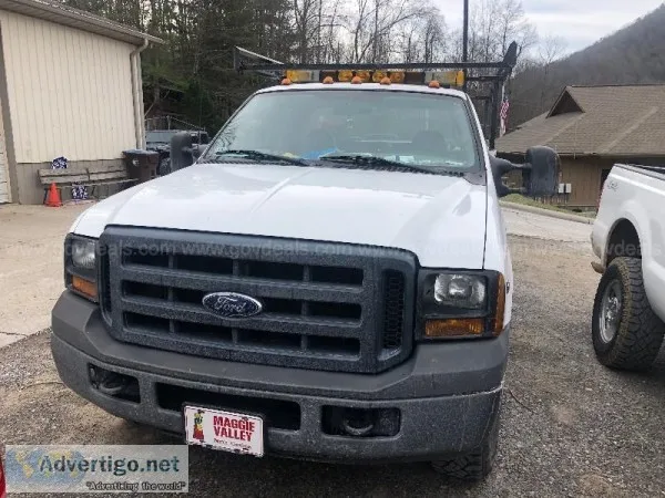 2005 F35 extra cab superduty V10 wwork bed
