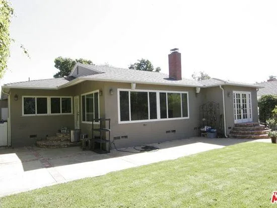 3 beds 2 baths for single family for rent in Pacific Palisades C