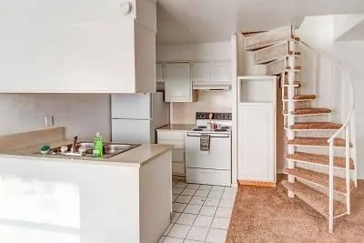 900ft2 - Bradford Square Apartments (Oklahoma City)